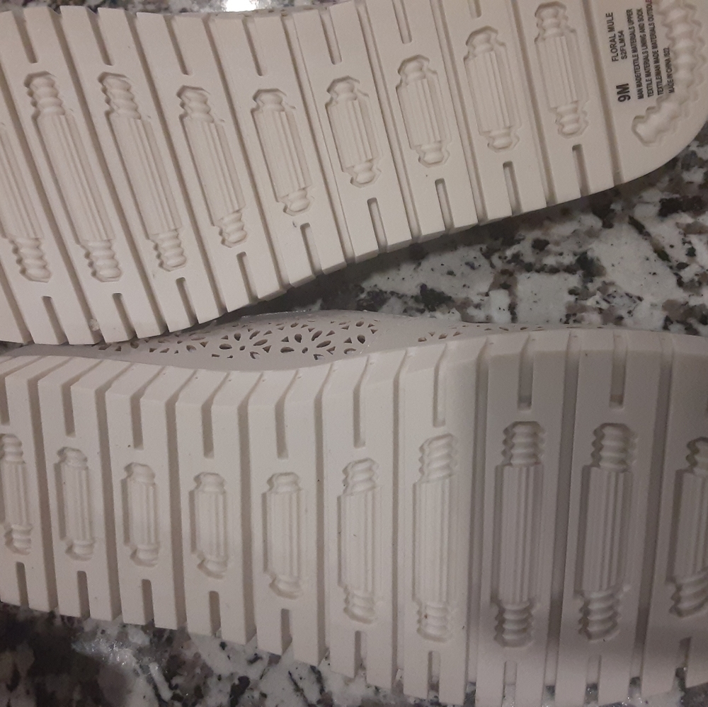 Shoes - Picture 2 of 6